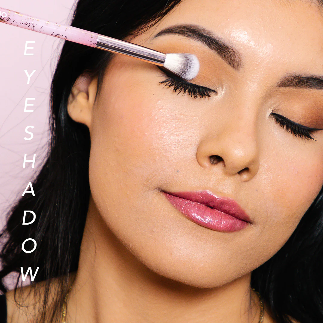Blissfully Blended Eyeshadow Brush - Image 2
